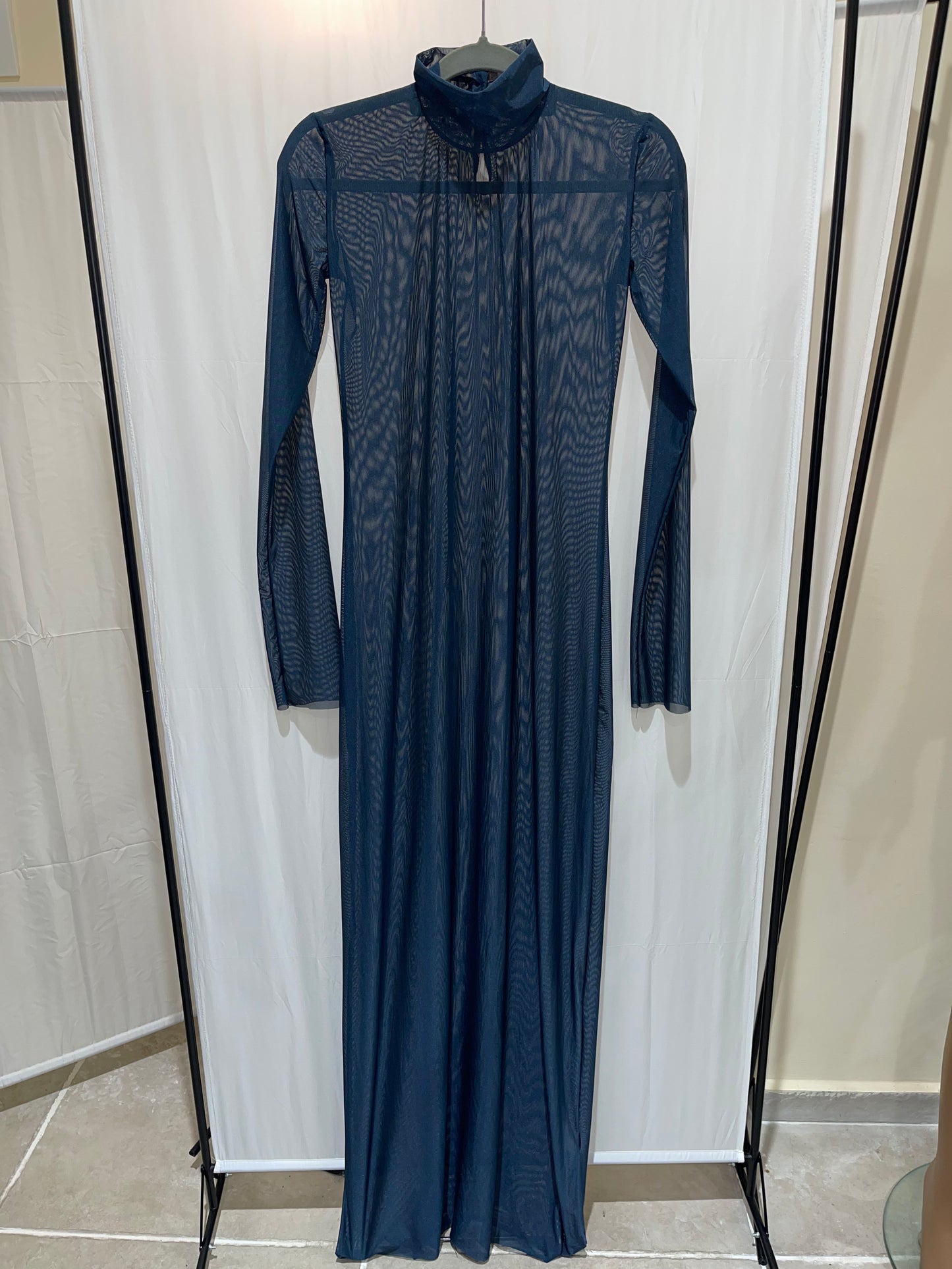 Дълга рокля Sirène с мрежесто деколте