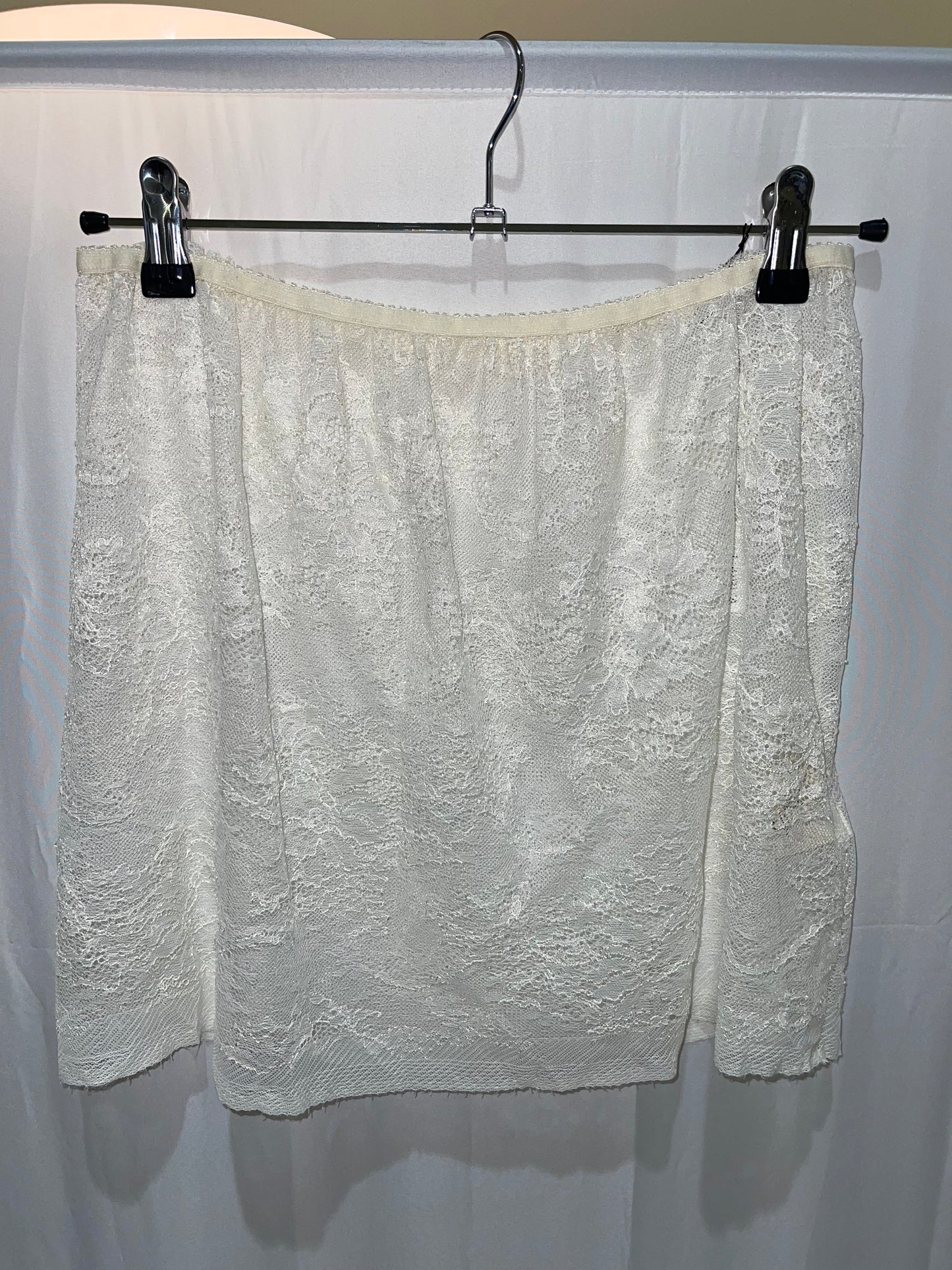 Lilou Mini Lace Skirt in Off-White